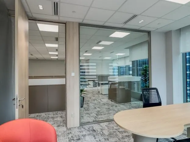 IOI Tower Office: glass offices along the floor